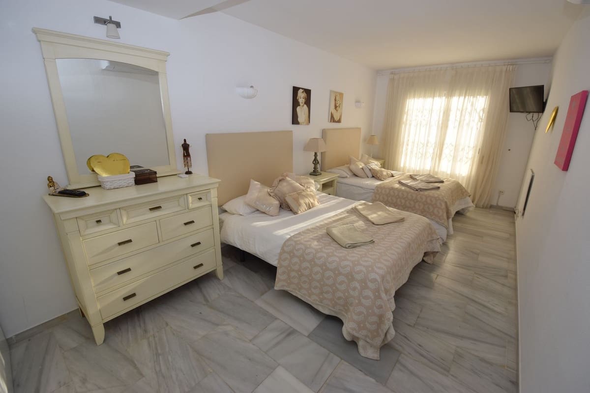 3 bedroom Townhouse for sale in Mijas Costa with pool - € 449,000 (Ref: 9734120)