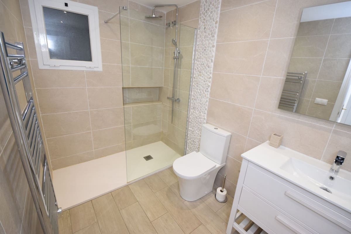 3 bedroom Townhouse for sale in Mijas Costa with pool - € 449,000 (Ref: 9734120)