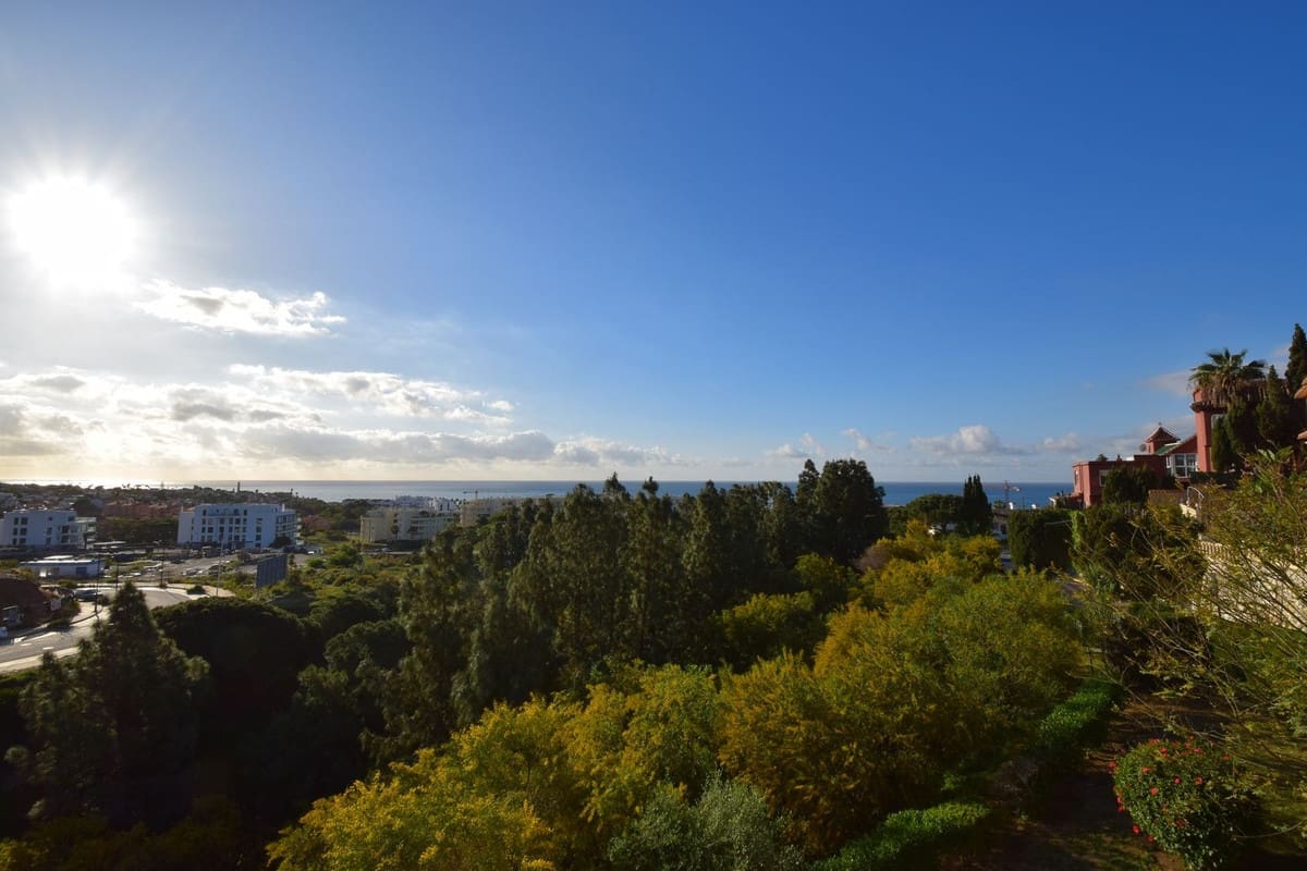 3 bedroom Townhouse for sale in Mijas Costa with pool - € 449,000 (Ref: 9734120)