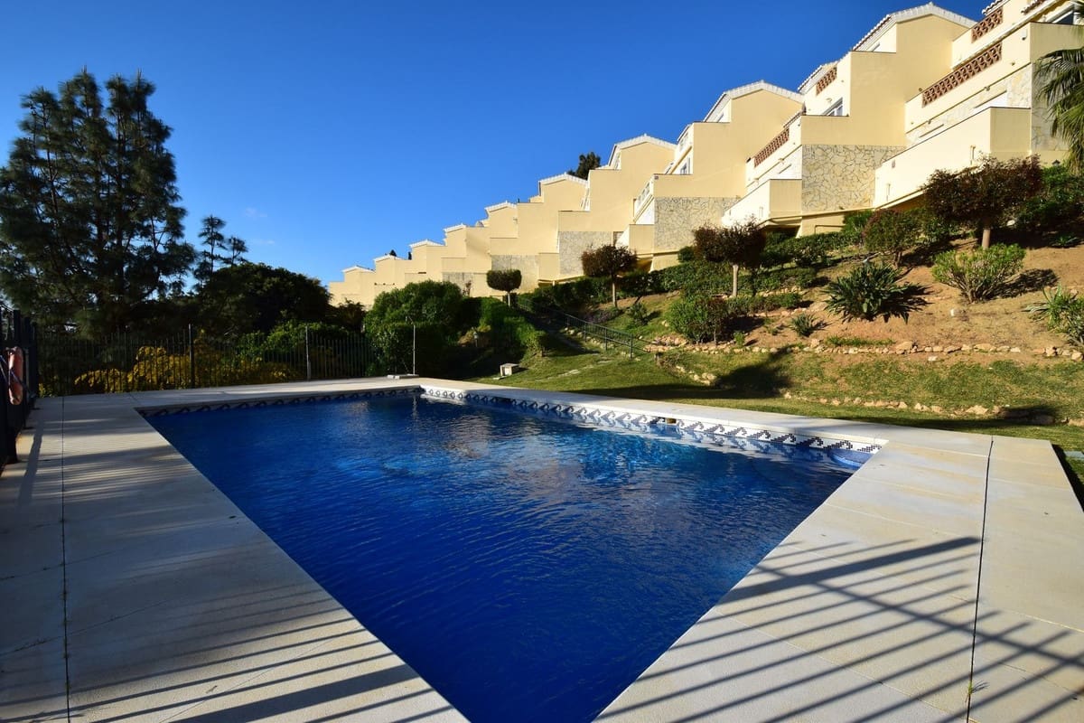 3 bedroom Townhouse for sale in Mijas Costa with pool - € 449,000 (Ref: 9734120)