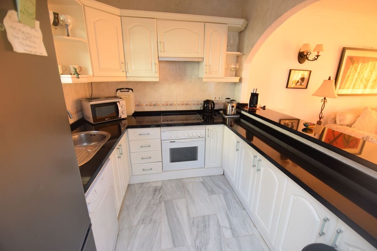 3 bedroom Townhouse for sale in Mijas Costa with pool - € 449,000 (Ref: 9734120)