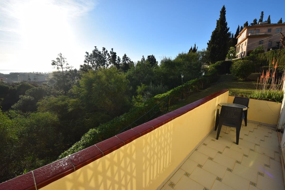 3 bedroom Townhouse for sale in Mijas Costa with pool - € 449,000 (Ref: 9734120)