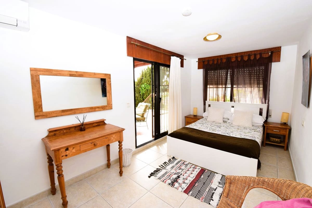 3 bedroom Villa for sale in La Cala de Mijas with pool garage - € 740,000 (Ref: 9761532)