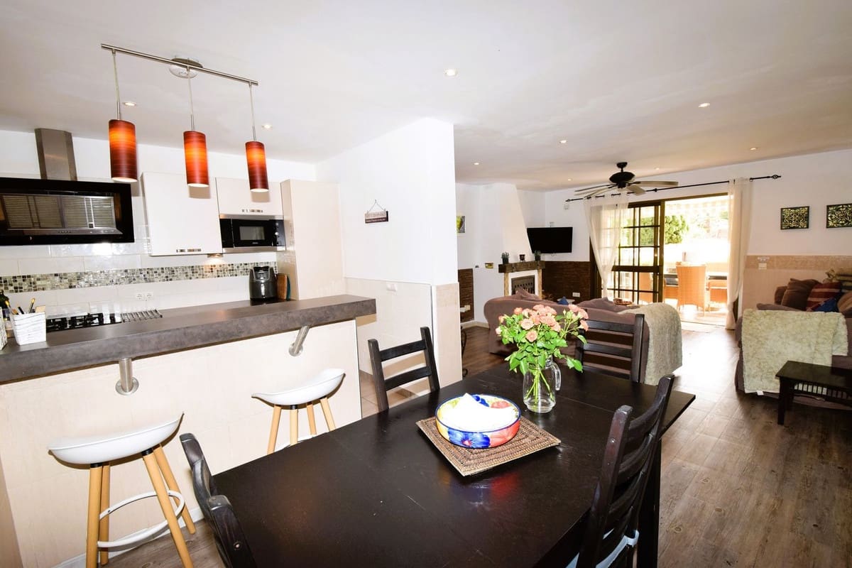 3 bedroom Villa for sale in La Cala de Mijas with pool garage - € 740,000 (Ref: 9761532)