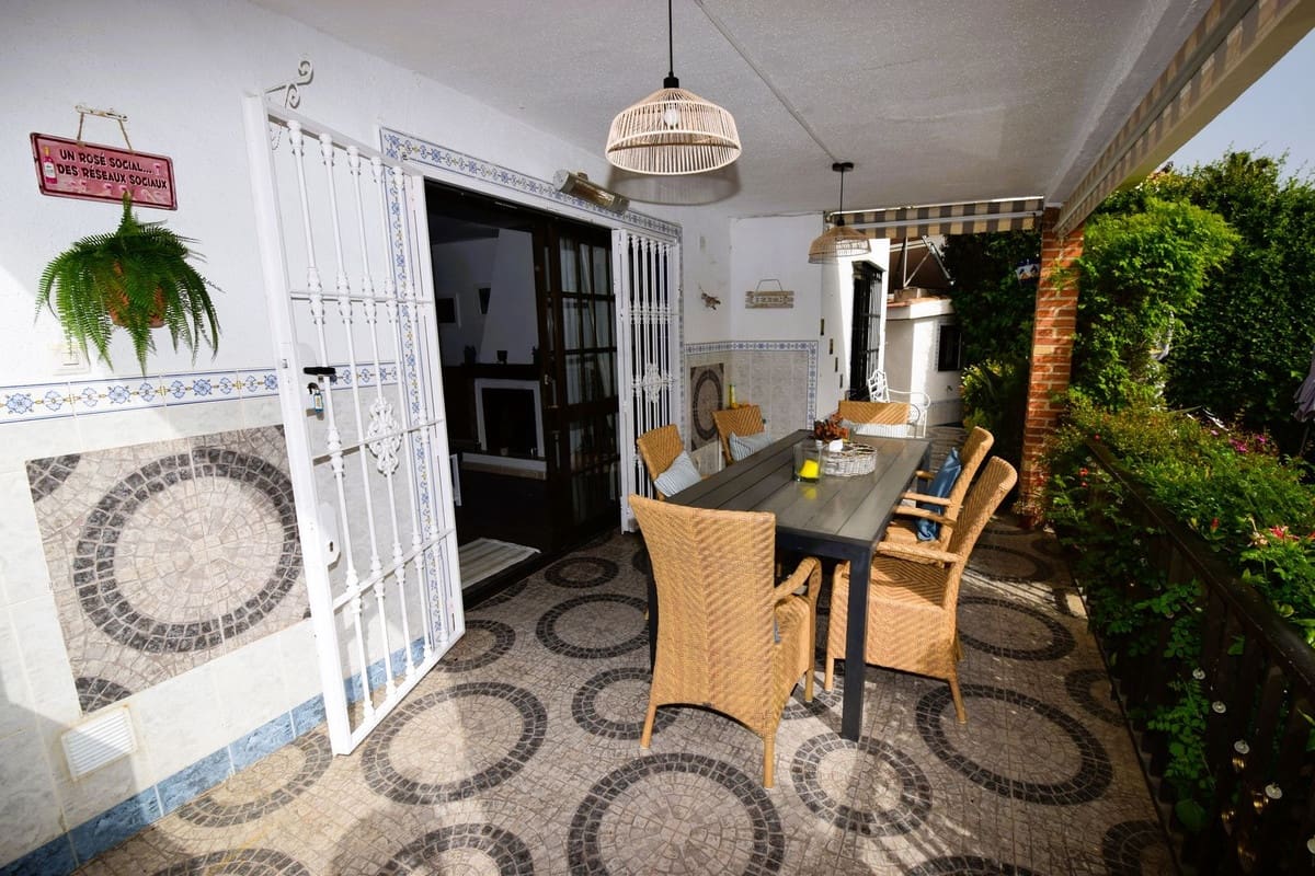 3 bedroom Villa for sale in La Cala de Mijas with pool garage - € 740,000 (Ref: 9761532)