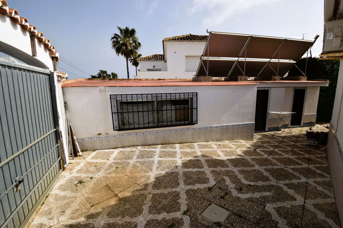 3 bedroom Villa for sale in La Cala de Mijas with pool garage - € 740,000 (Ref: 9761532)