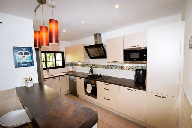 3 sypialnia Willa na sprzedaż w La Cala de Mijas, Mijas z basenem garażem - 740 000 € (Ref: 9761532)