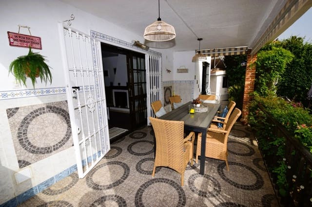 3 sypialnia Willa na sprzedaż w La Cala de Mijas, Mijas z basenem garażem - 740 000 € (Ref: 9761532)