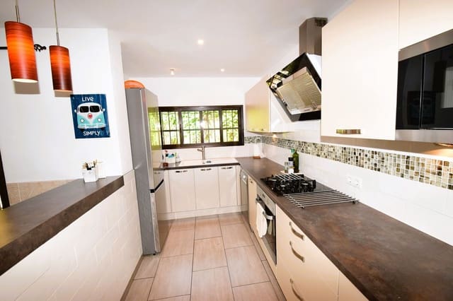 3 sypialnia Willa na sprzedaż w La Cala de Mijas, Mijas z basenem garażem - 740 000 € (Ref: 9761532)