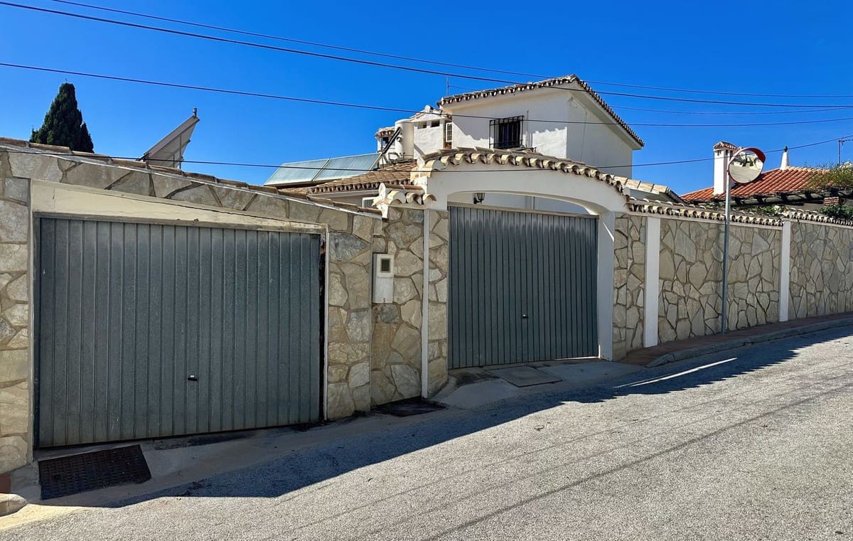 3 soveværelse Villa til salg i La Cala de Mijas med swimmingpool garage - € 725.000 (Ref: 9761532)