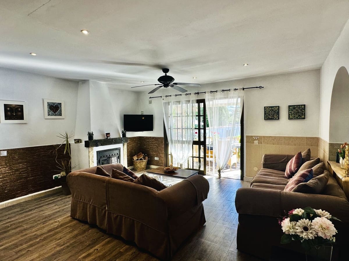 3 soveværelse Villa til salg i La Cala de Mijas med swimmingpool garage - € 725.000 (Ref: 9761532)