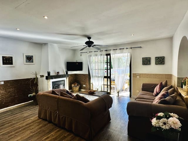 3 soveværelse Villa til salg i La Cala de Mijas, Mijas med swimmingpool garage - € 725.000 (Ref: 9761532)