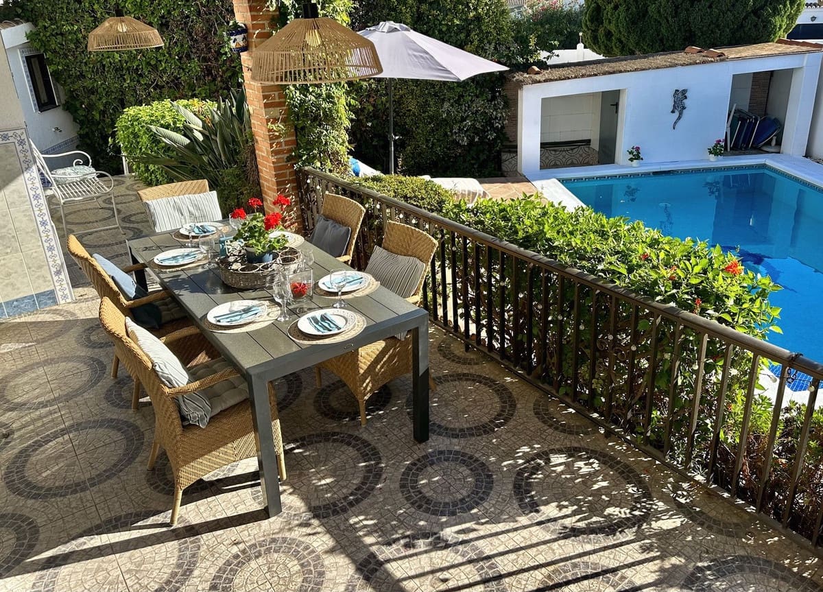 3 soveværelse Villa til salg i La Cala de Mijas med swimmingpool garage - € 725.000 (Ref: 9761532)
