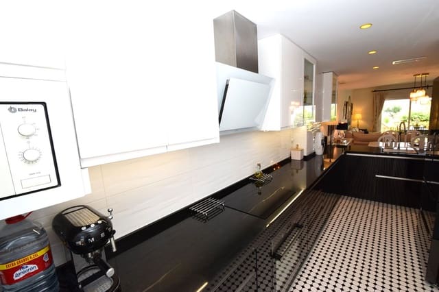 3 bedroom Townhouse for sale in La Cala Golf, Mijas with pool garage - € 575,000 (Ref: 9844527)