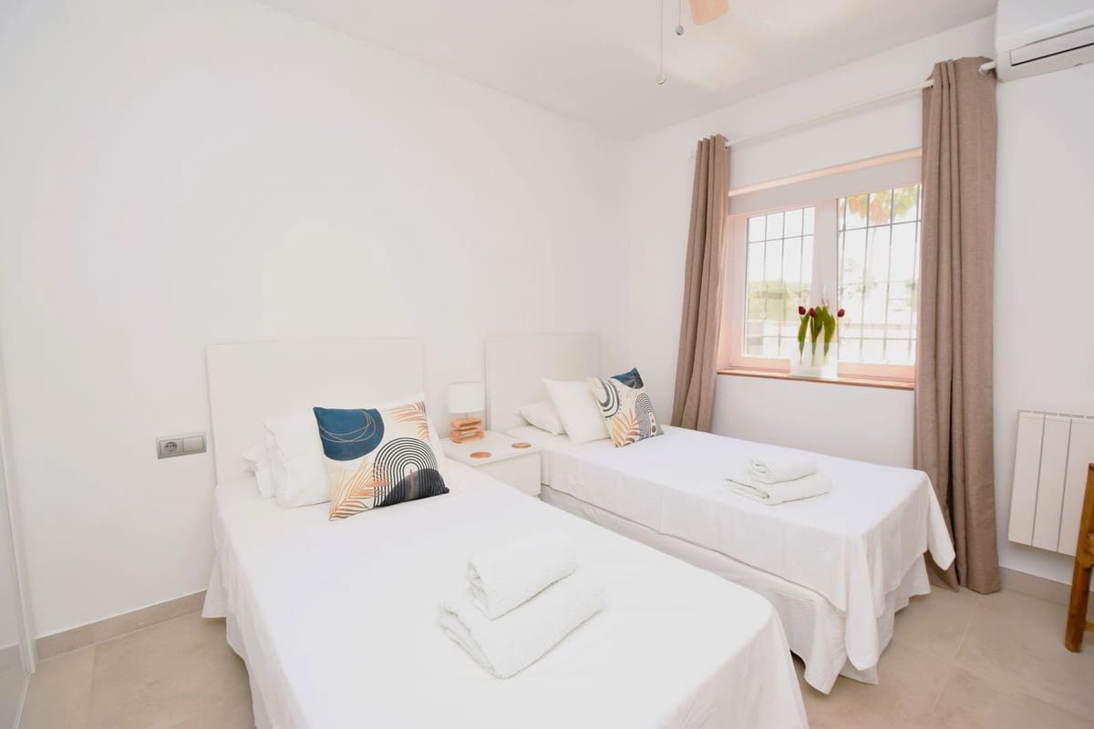 Chalet de 6 habitaciones en Calahonda en venta con piscina garaje - 1.490.000 € (Ref: 9919038)