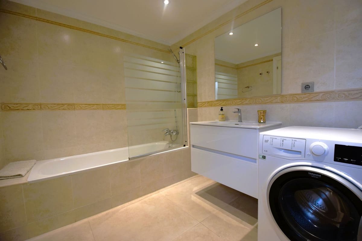 Chalet de 6 habitaciones en Calahonda en venta con piscina garaje - 1.490.000 € (Ref: 9919038)