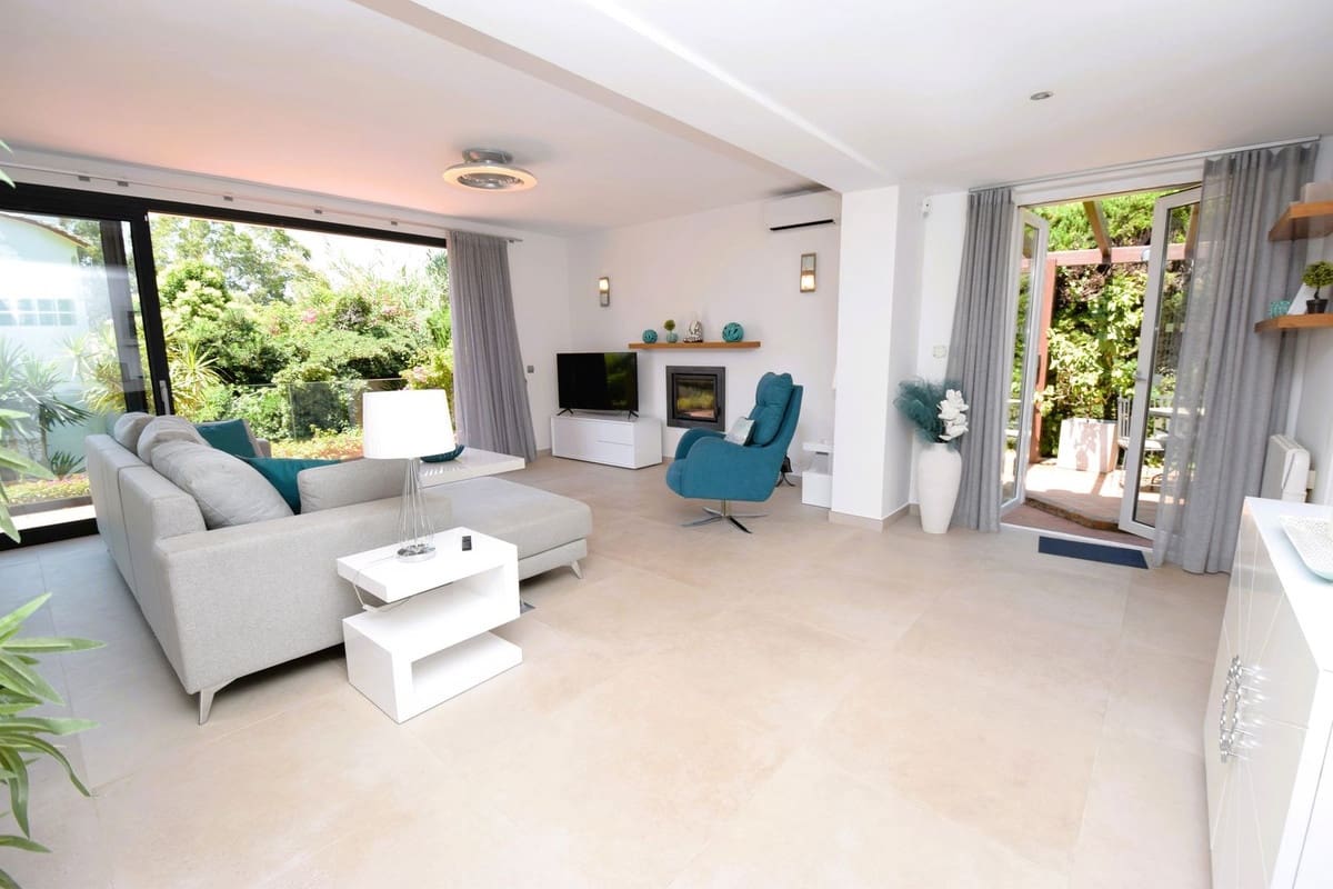 Chalet de 6 habitaciones en Calahonda en venta con piscina garaje - 1.490.000 € (Ref: 9919038)