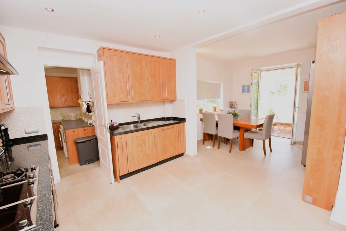 Chalet de 6 habitaciones en Calahonda en venta con piscina garaje - 1.490.000 € (Ref: 9919038)