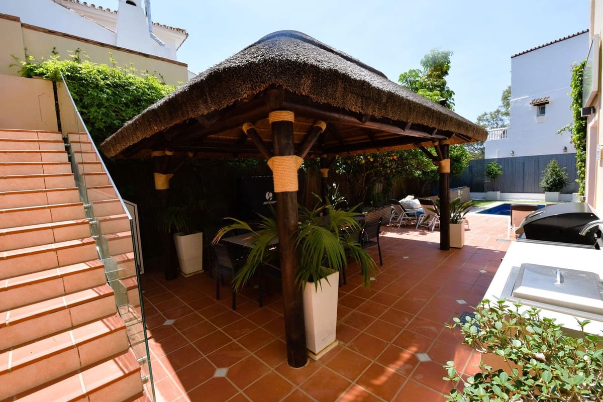 Chalet de 6 habitaciones en Calahonda en venta con piscina garaje - 1.490.000 € (Ref: 9919038)