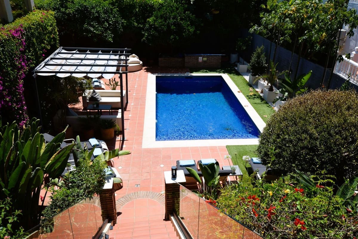 Chalet de 6 habitaciones en Calahonda en venta con piscina garaje - 1.490.000 € (Ref: 9919038)