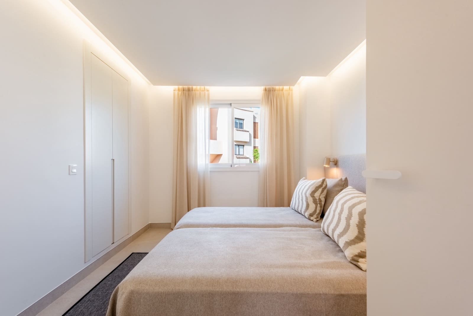 2 Zimmer Penthouse zu verkaufen in Benahavis mit Pool Garage - 895.000 € (Ref: 10022156)