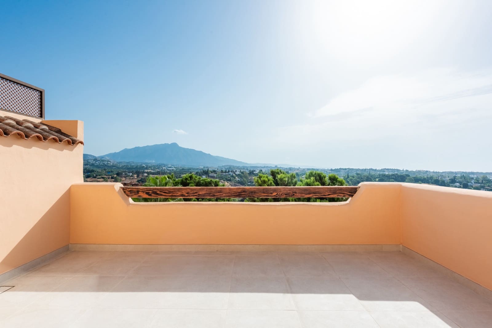 2 Zimmer Penthouse zu verkaufen in Benahavis mit Pool Garage - 895.000 € (Ref: 10022156)
