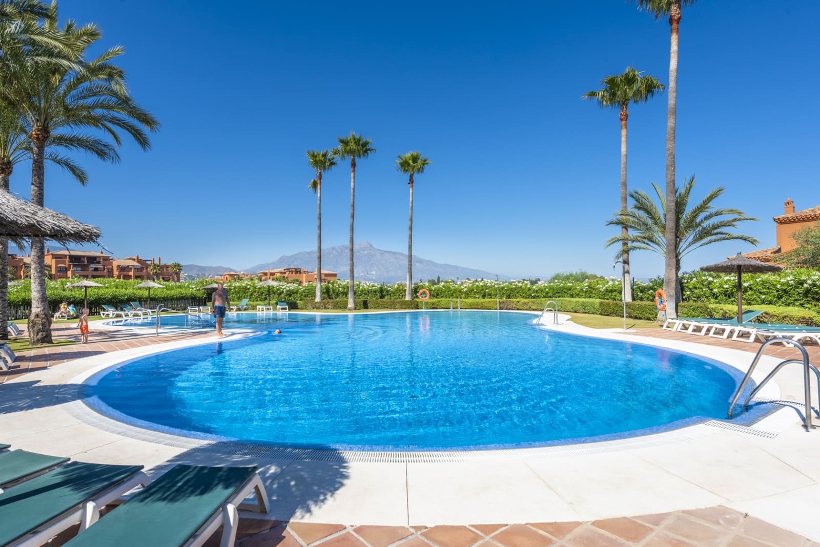 2 Zimmer Penthouse zu verkaufen in Benahavis mit Pool Garage - 895.000 € (Ref: 10022156)