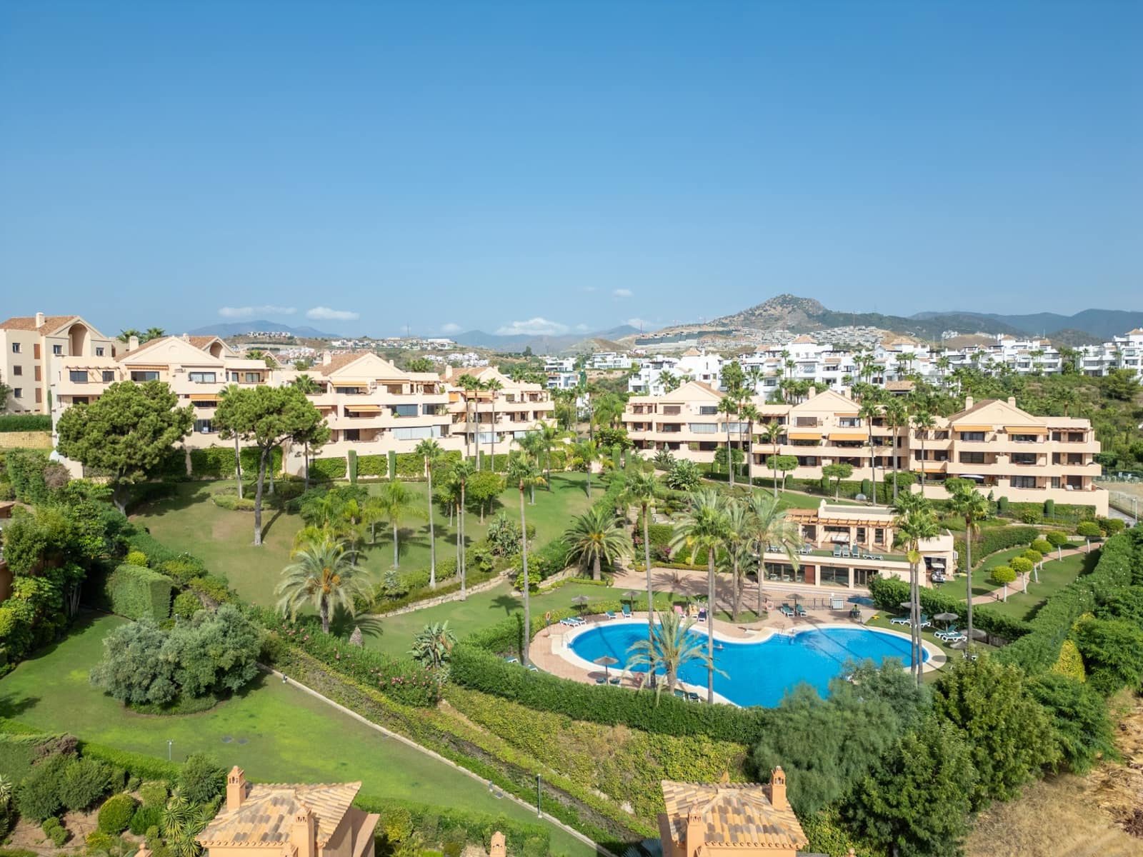 2 Zimmer Penthouse zu verkaufen in Benahavis mit Pool Garage - 895.000 € (Ref: 10022156)