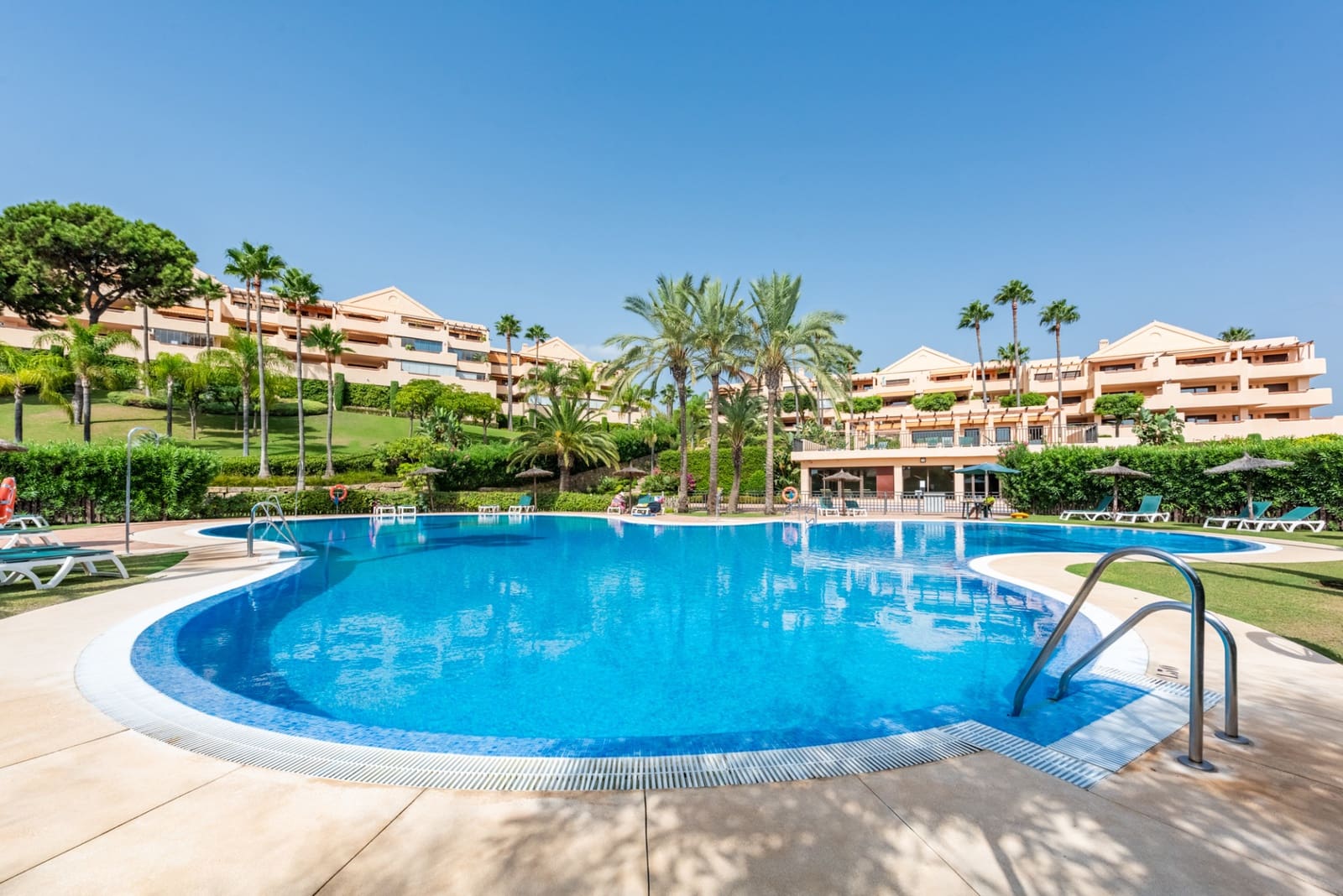 2 Zimmer Penthouse zu verkaufen in Benahavis mit Pool Garage - 895.000 € (Ref: 10022156)