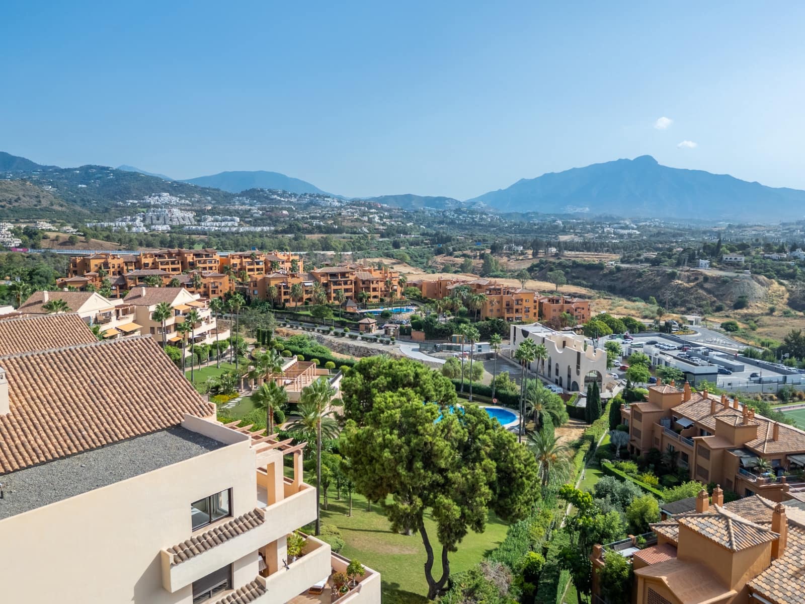 2 Zimmer Penthouse zu verkaufen in Benahavis mit Pool Garage - 895.000 € (Ref: 10022156)