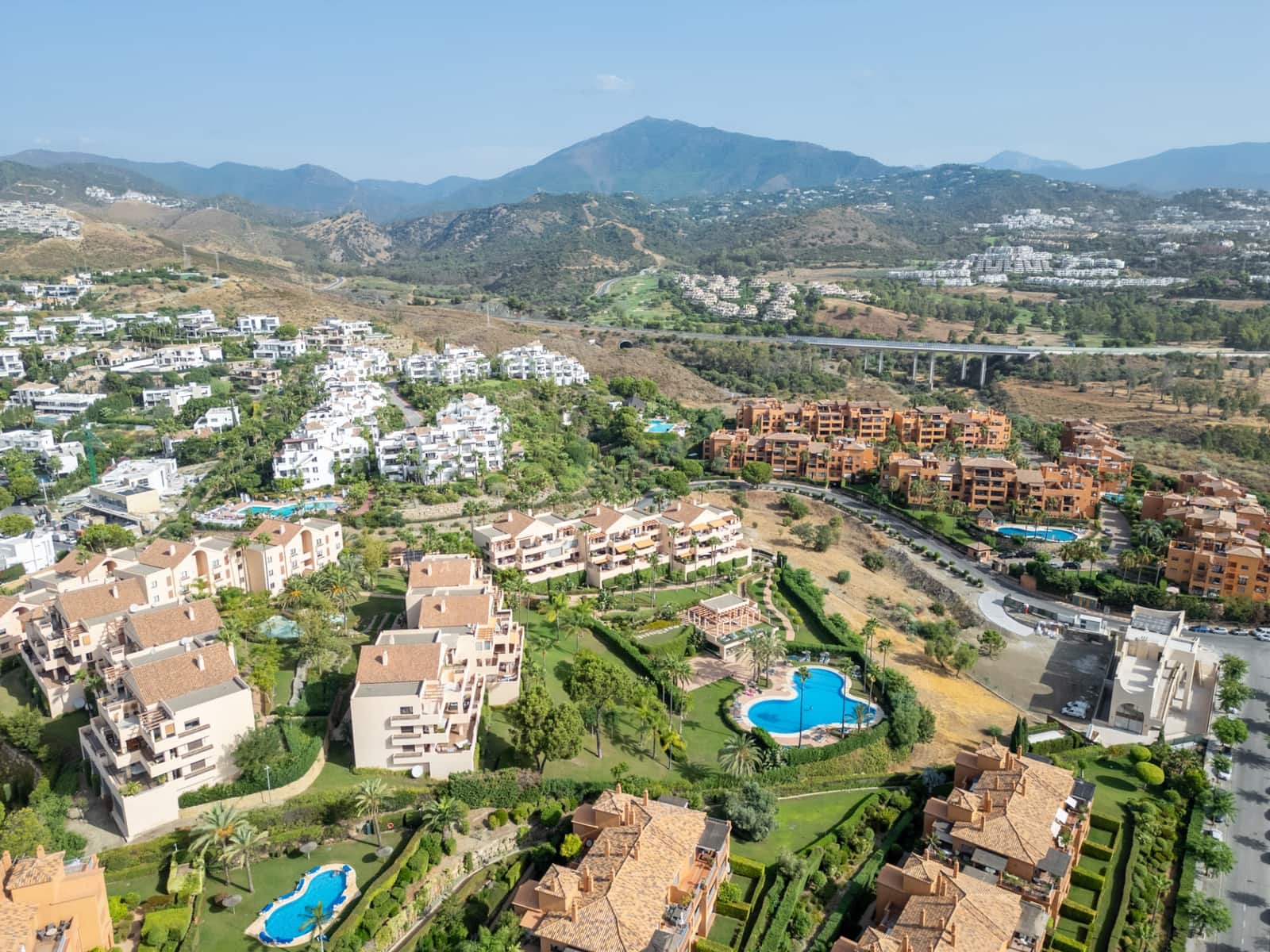 2 Zimmer Penthouse zu verkaufen in Benahavis mit Pool Garage - 895.000 € (Ref: 10022156)