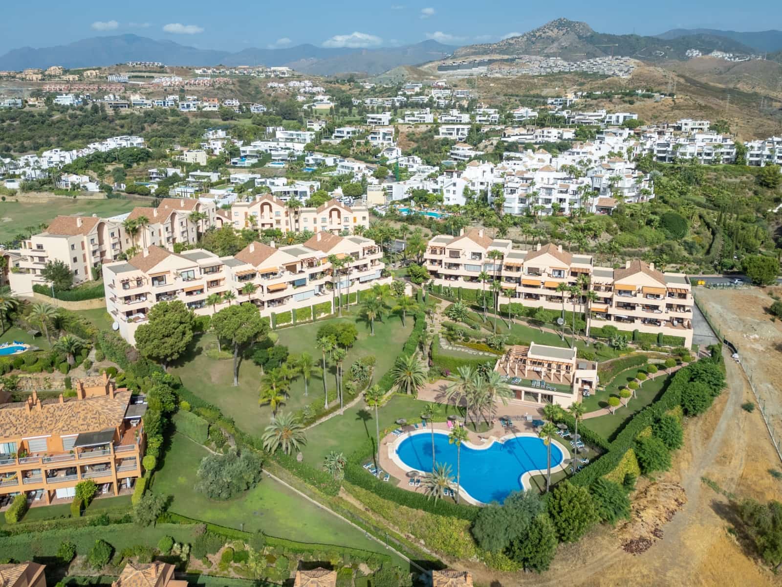 2 Zimmer Penthouse zu verkaufen in Benahavis mit Pool Garage - 895.000 € (Ref: 10022156)