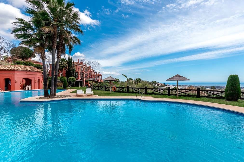 2 bedroom Apartment for sale in Monte Halcones with pool garage - € 540,000 (Ref: 10030201)