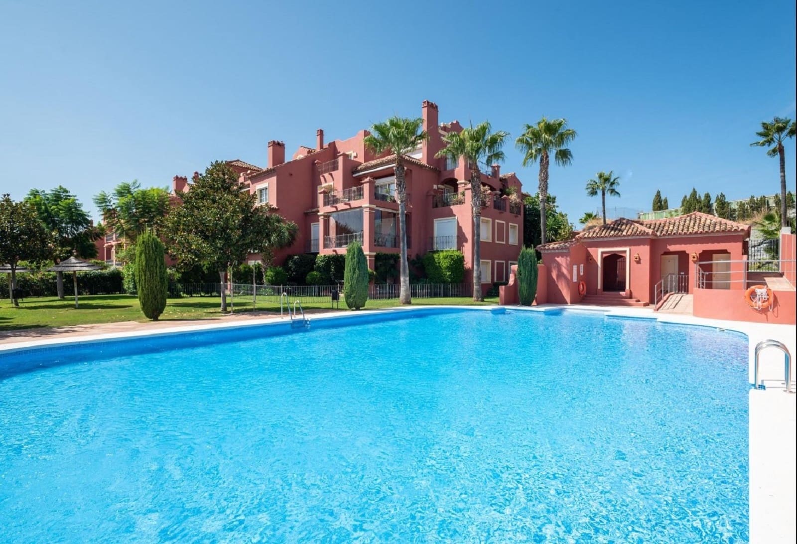 2 bedroom Apartment for sale in Monte Halcones with pool garage - € 540,000 (Ref: 10030201)