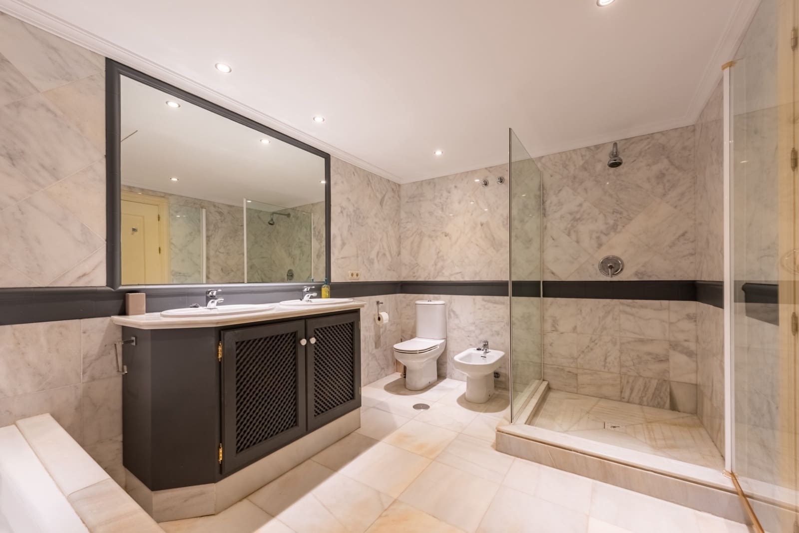 2 bedroom Apartment for sale in Monte Halcones with pool garage - € 540,000 (Ref: 10030201)