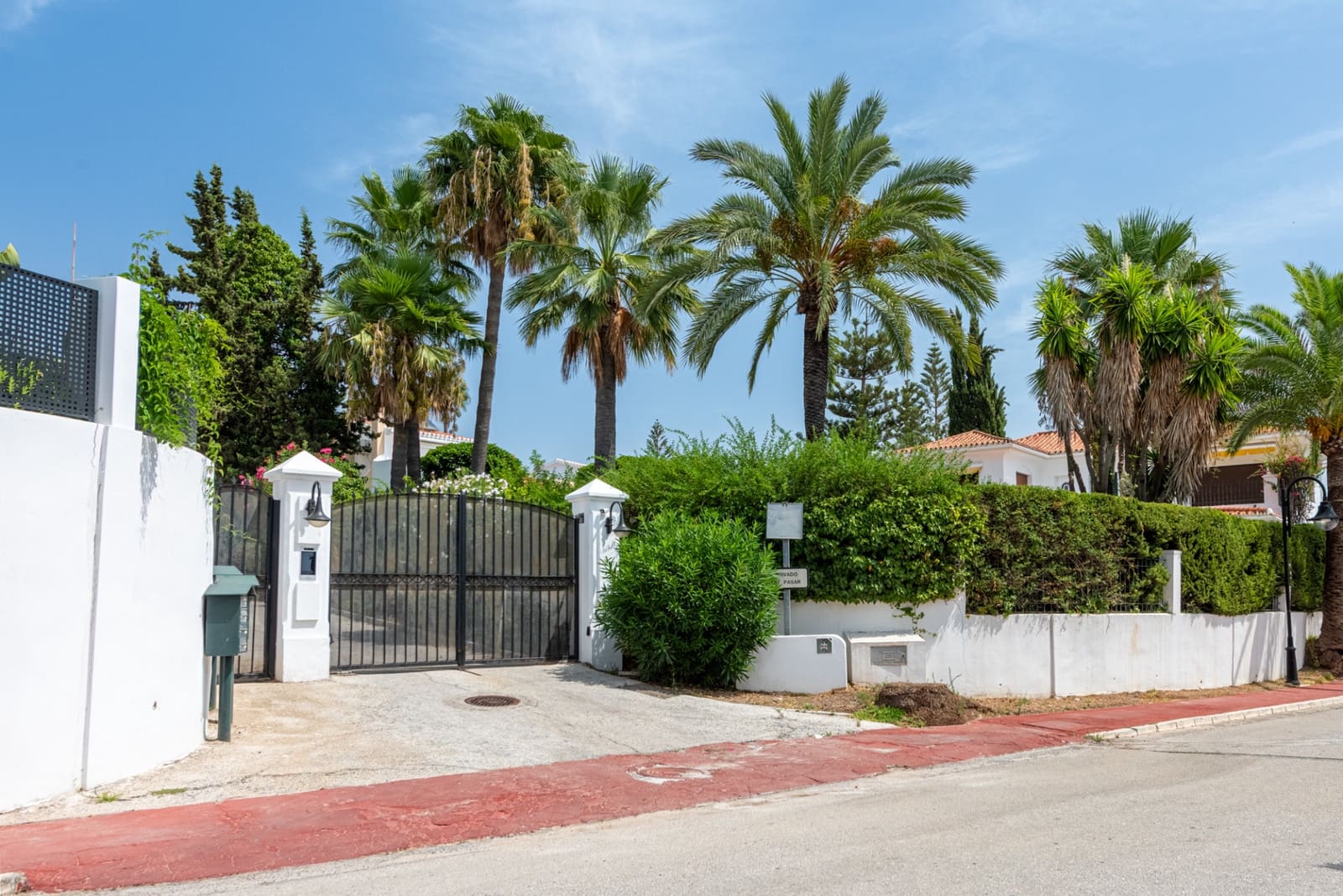 4 makuuhuone Huvila myytävänä paikassa Marbella mukana uima-altaan 
autotalli - 2 175 000 € (Ref: 10031652)
