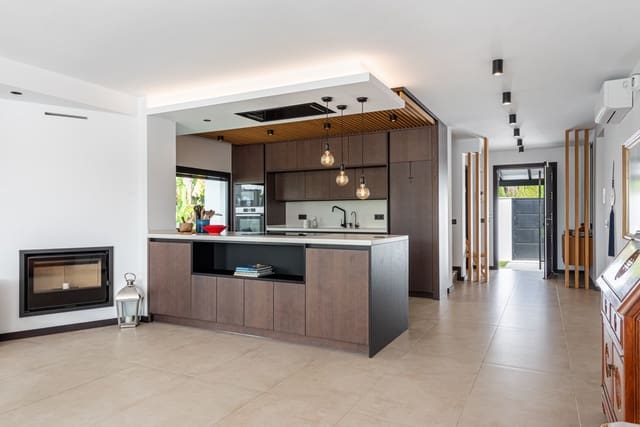 4 makuuhuone Huvila myytävänä paikassa Elviria, Marbella mukana uima-altaan 
autotalli - 2 175 000 € (Ref: 10031652)