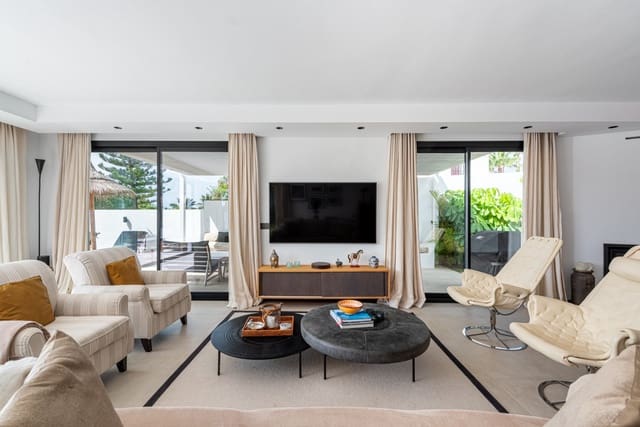 4 makuuhuone Huvila myytävänä paikassa Elviria, Marbella mukana uima-altaan 
autotalli - 2 175 000 € (Ref: 10031652)