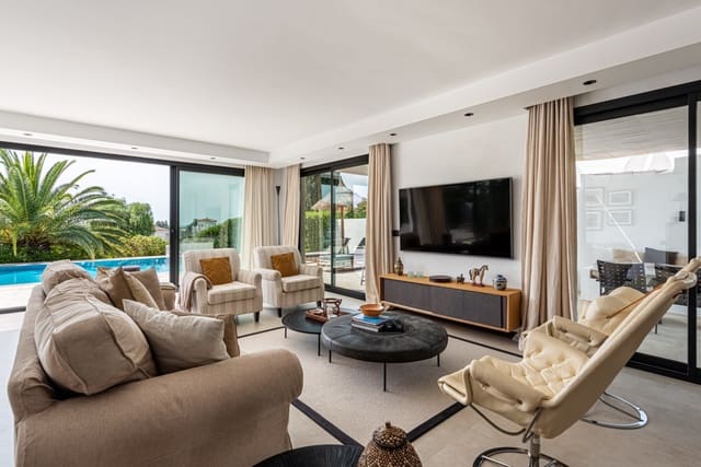 4 makuuhuone Huvila myytävänä paikassa Elviria, Marbella mukana uima-altaan 
autotalli - 2 175 000 € (Ref: 10031652)