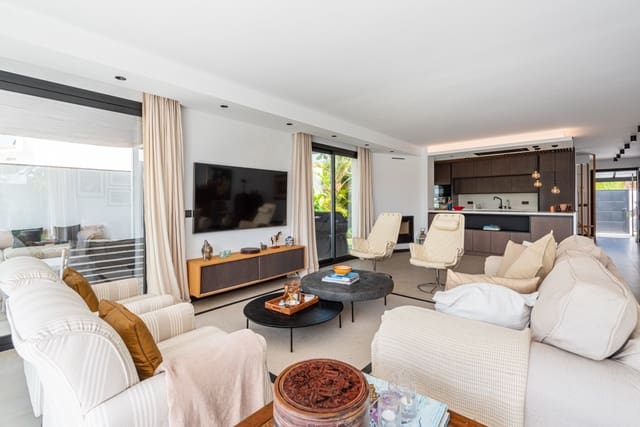 4 makuuhuone Huvila myytävänä paikassa Elviria, Marbella mukana uima-altaan 
autotalli - 2 175 000 € (Ref: 10031652)