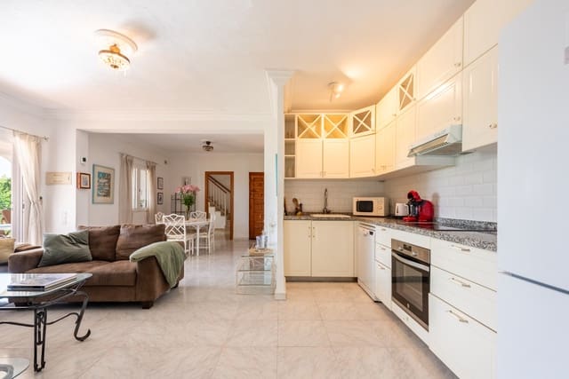 4 quarto Moradia para venda em Atalaya-Isdabe, Estepona com piscina garagem - 430 000 € (Ref: 10035059)