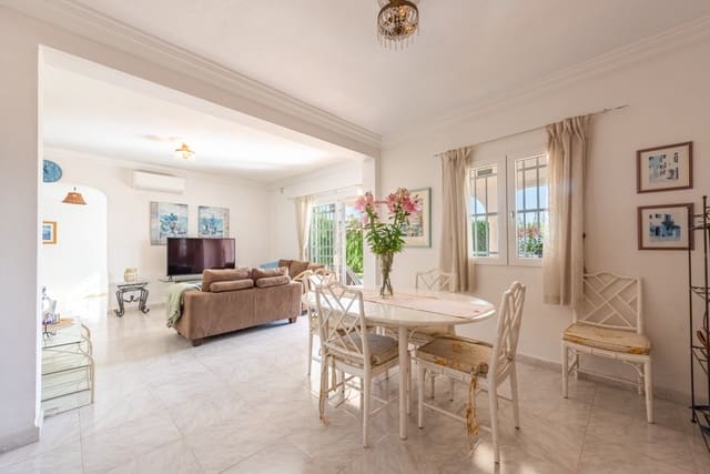 4 quarto Moradia para venda em Atalaya-Isdabe, Estepona com piscina garagem - 430 000 € (Ref: 10035059)