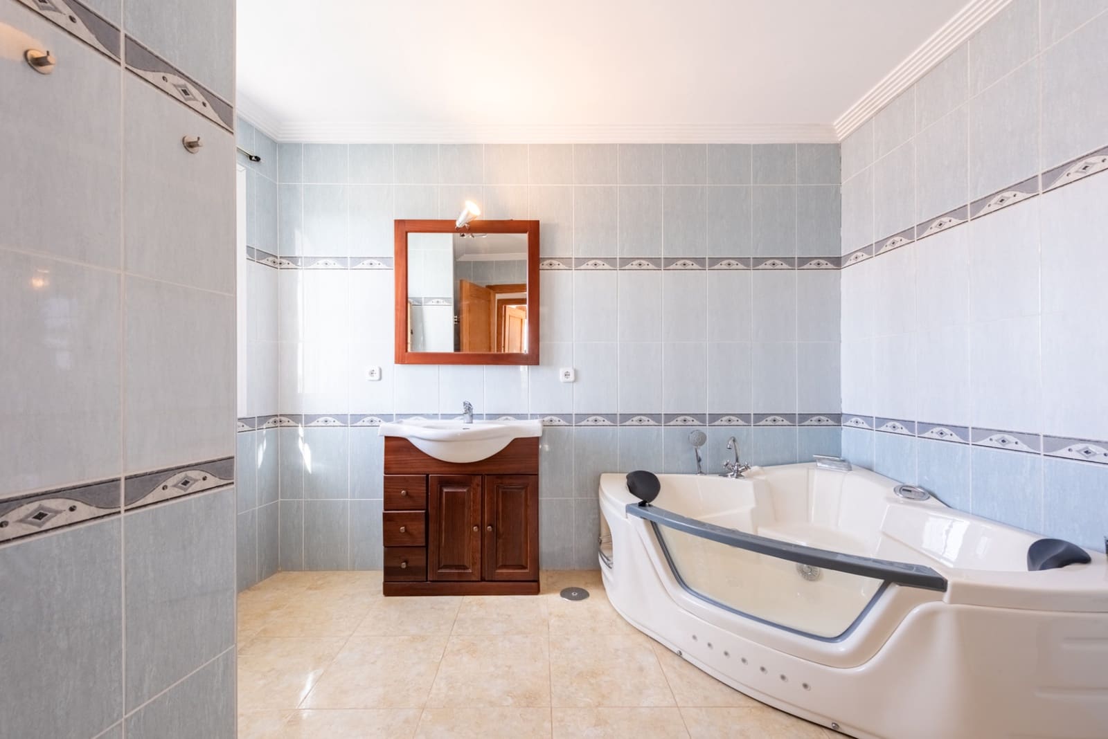 4 chambre Villa/Maison à vendre à Atalaya-Isdabe avec piscine garage - 430 000 € (Ref: 10035059)