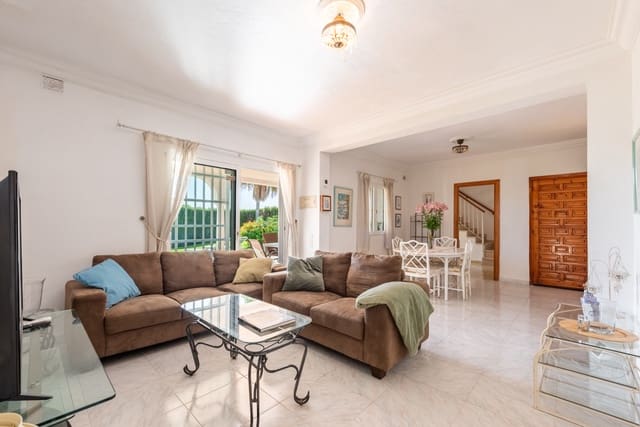 4 quarto Moradia para venda em Atalaya-Isdabe, Estepona com piscina garagem - 430 000 € (Ref: 10035059)