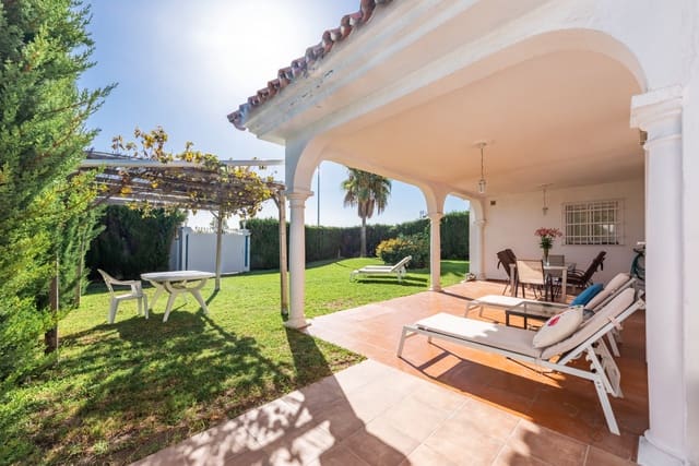 4 quarto Moradia para venda em Atalaya-Isdabe, Estepona com piscina garagem - 430 000 € (Ref: 10035059)
