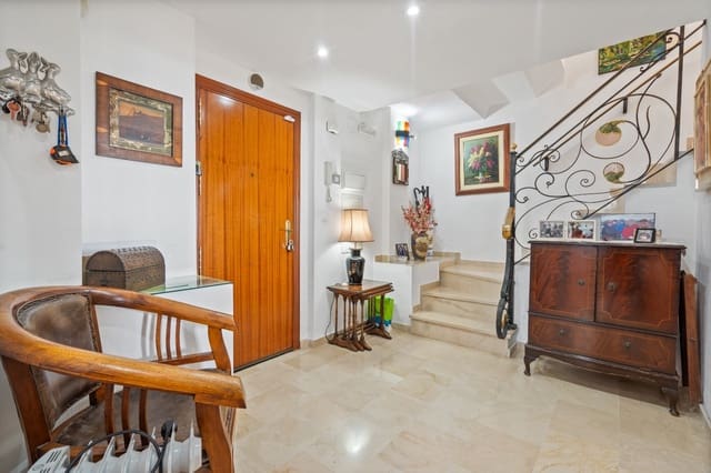 3 chambre Penthouse à vendre à San Pedro de Alcántara Pueblo, Marbella avec piscine garage - 795 000 € (Ref: 10064012)