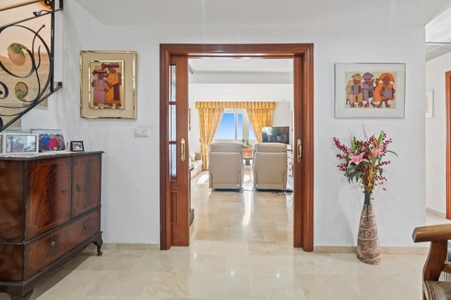 3 chambre Penthouse à vendre à San Pedro de Alcántara Pueblo, Marbella avec piscine garage - 795 000 € (Ref: 10064012)