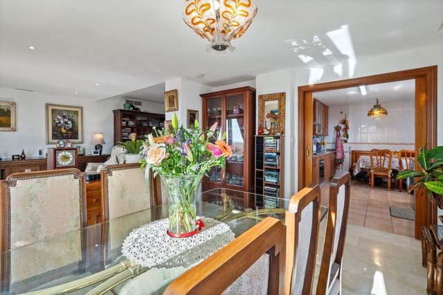 3 chambre Penthouse à vendre à San Pedro de Alcántara Pueblo, Marbella avec piscine garage - 795 000 € (Ref: 10064012)