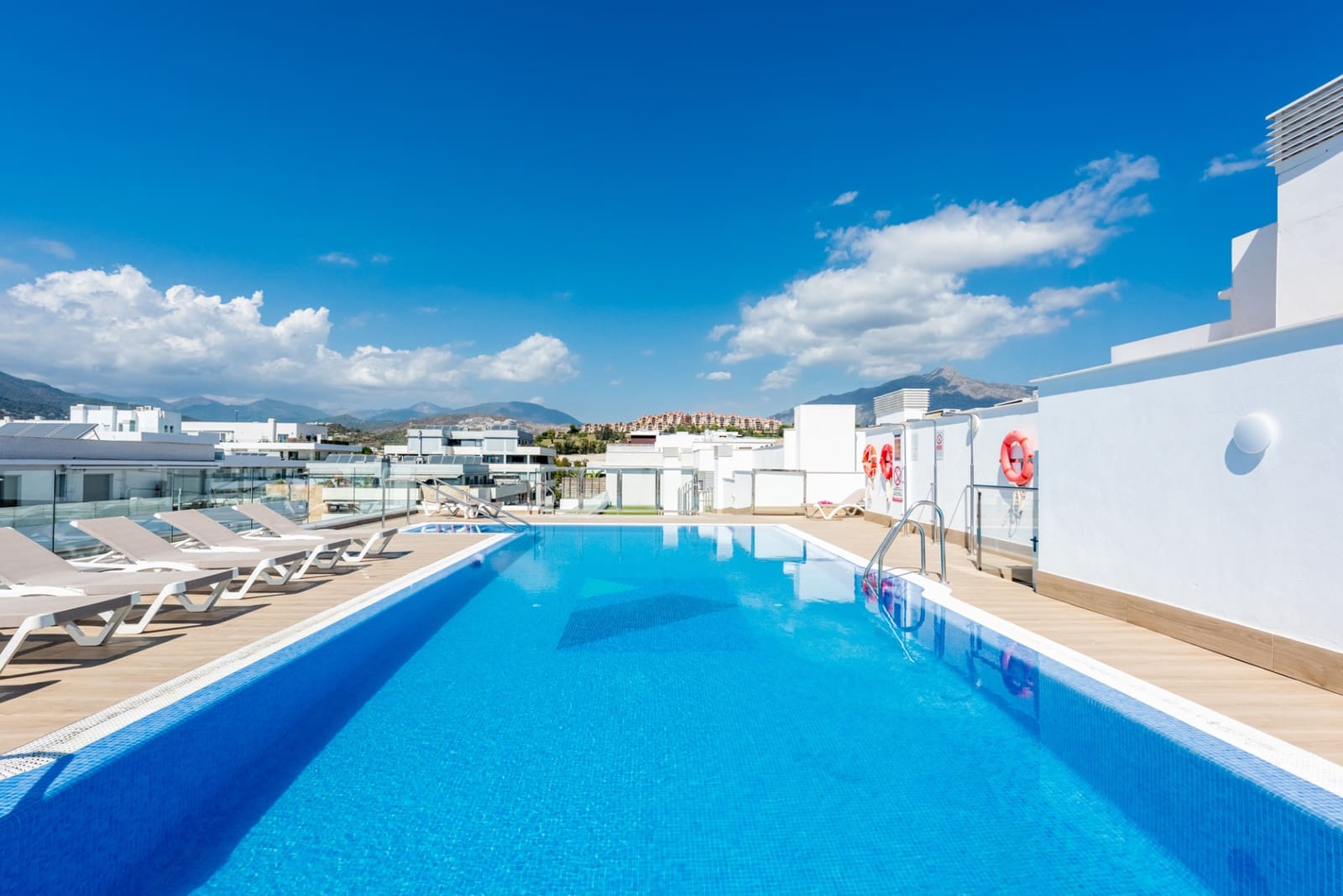 2 bedroom Apartment for sale in Marbella with pool garage - € 475,000 (Ref: 10109363)