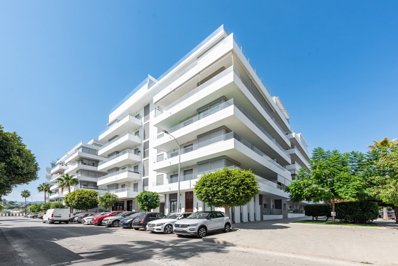 2 bedroom Apartment for sale in Marbella with pool garage - € 475,000 (Ref: 10109363)
